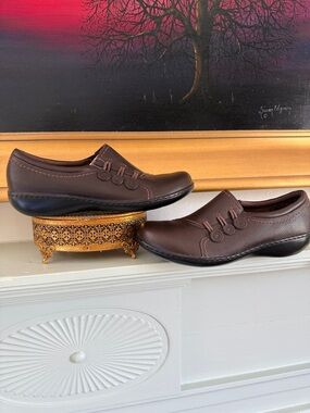 Clarks Women’s Brown Slip-On Casual Loafers